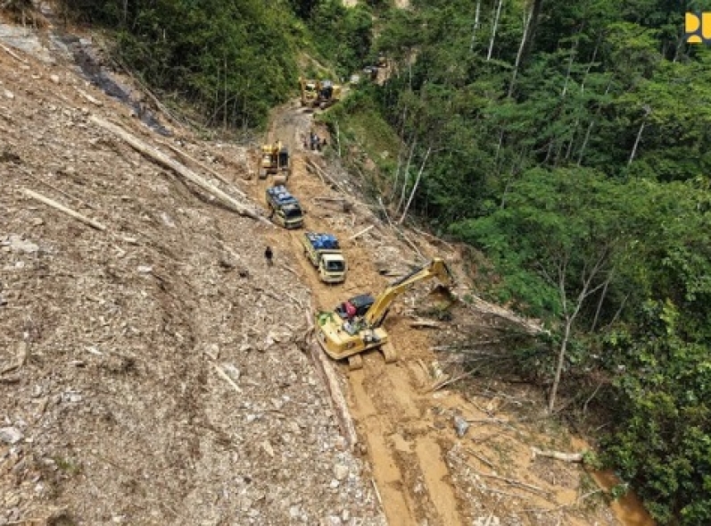 Kementerian PU Kerahkan 57 Alat Berat untuk Percepat Pemulihan Akses Ruas Trans Papua Jayapura&ndash;Wamena
